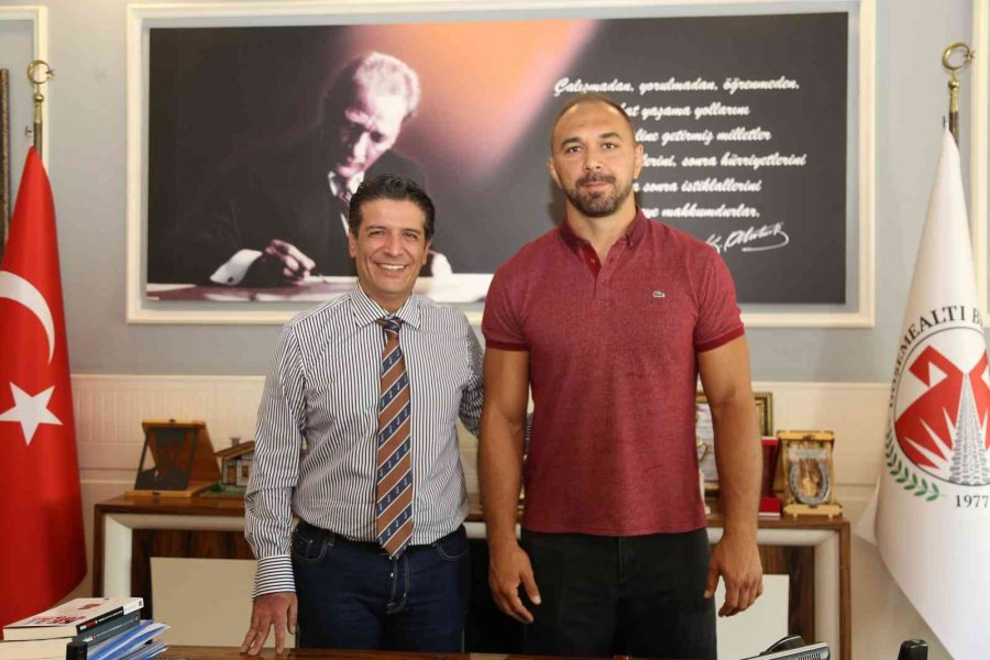 Başpehlivan Ali Gürbüz, Döşemealtı’na Transfer Oldu