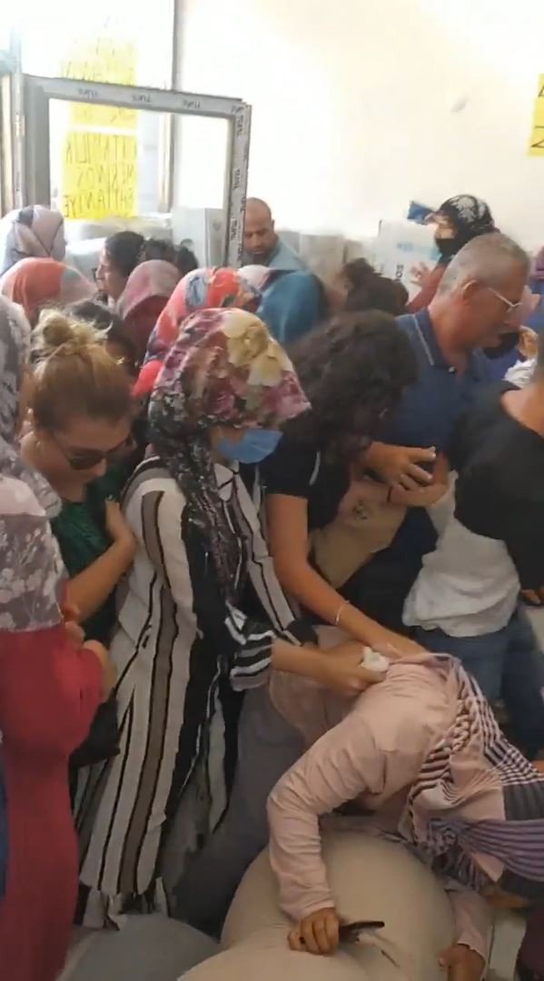 Antalya’da Ucuz Halı İzdihamı