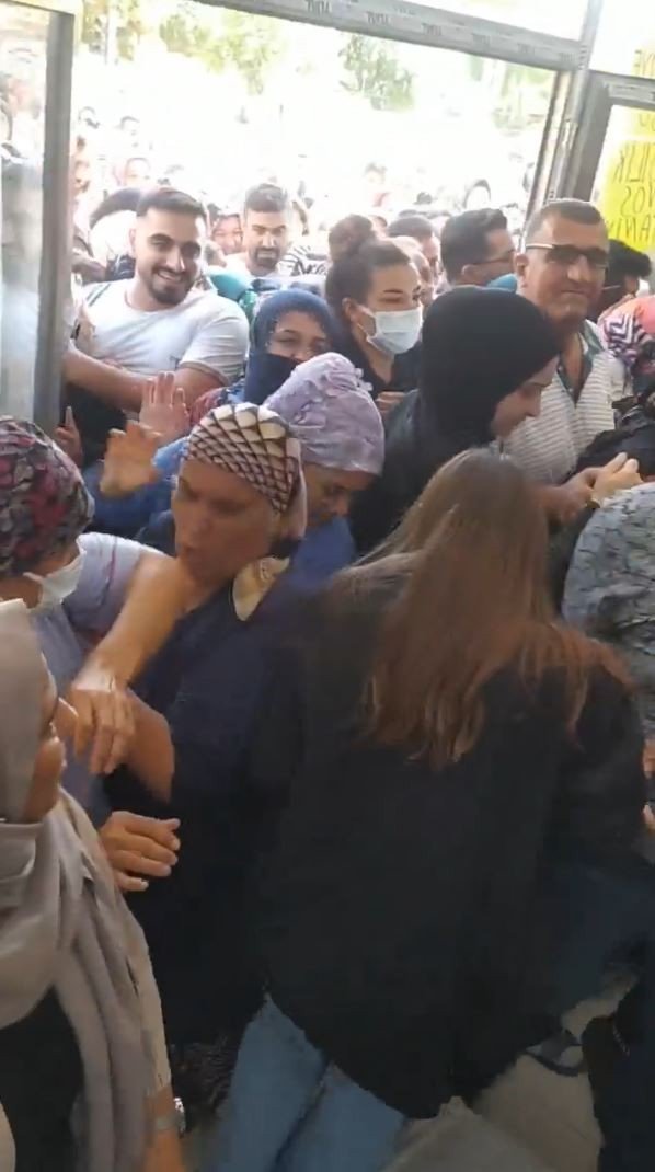 Antalya’da Ucuz Halı İzdihamı