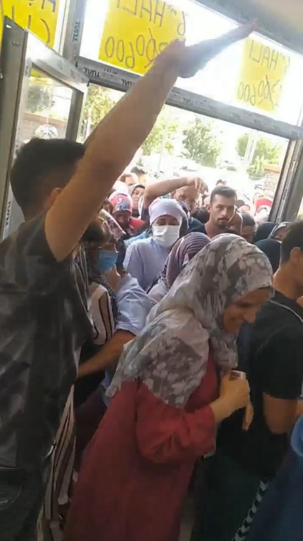 Antalya’da Ucuz Halı İzdihamı