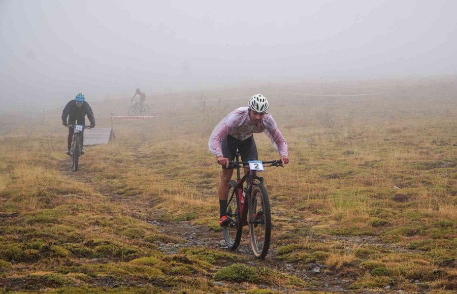 Uluslararası Dağ Bisikleti Yarışları Erciyes’te Devam Ediyor