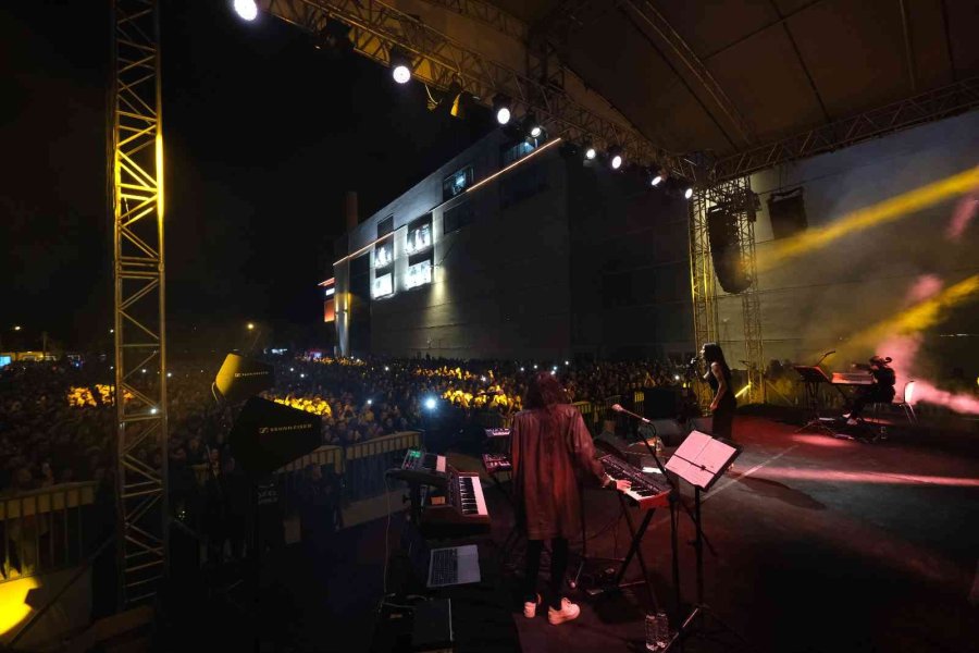 Melike Şahin Konseri Yoğun İlgi Gördü