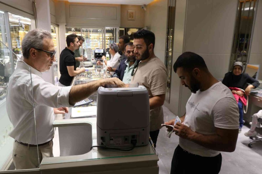 Düşüş Yaşayan Altın Fiyatları Yatırımcısını Harekete Geçirdi