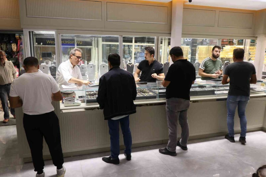 Düşüş Yaşayan Altın Fiyatları Yatırımcısını Harekete Geçirdi