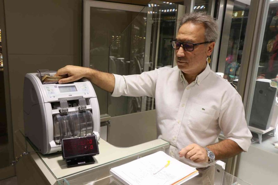 Düşüş Yaşayan Altın Fiyatları Yatırımcısını Harekete Geçirdi