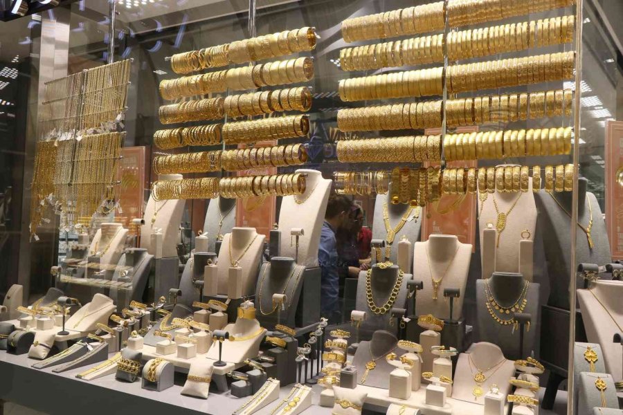 Düşüş Yaşayan Altın Fiyatları Yatırımcısını Harekete Geçirdi