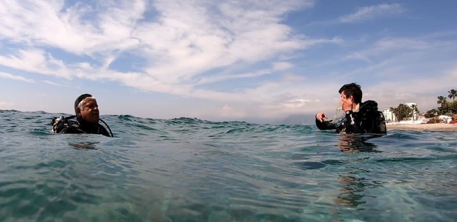 Av Yasağı Etkisini Gösterdi, Antalya Körfezi’nde Her Taşın Altından ‘lagos’ Balığının Yavrusu Çıkıyor