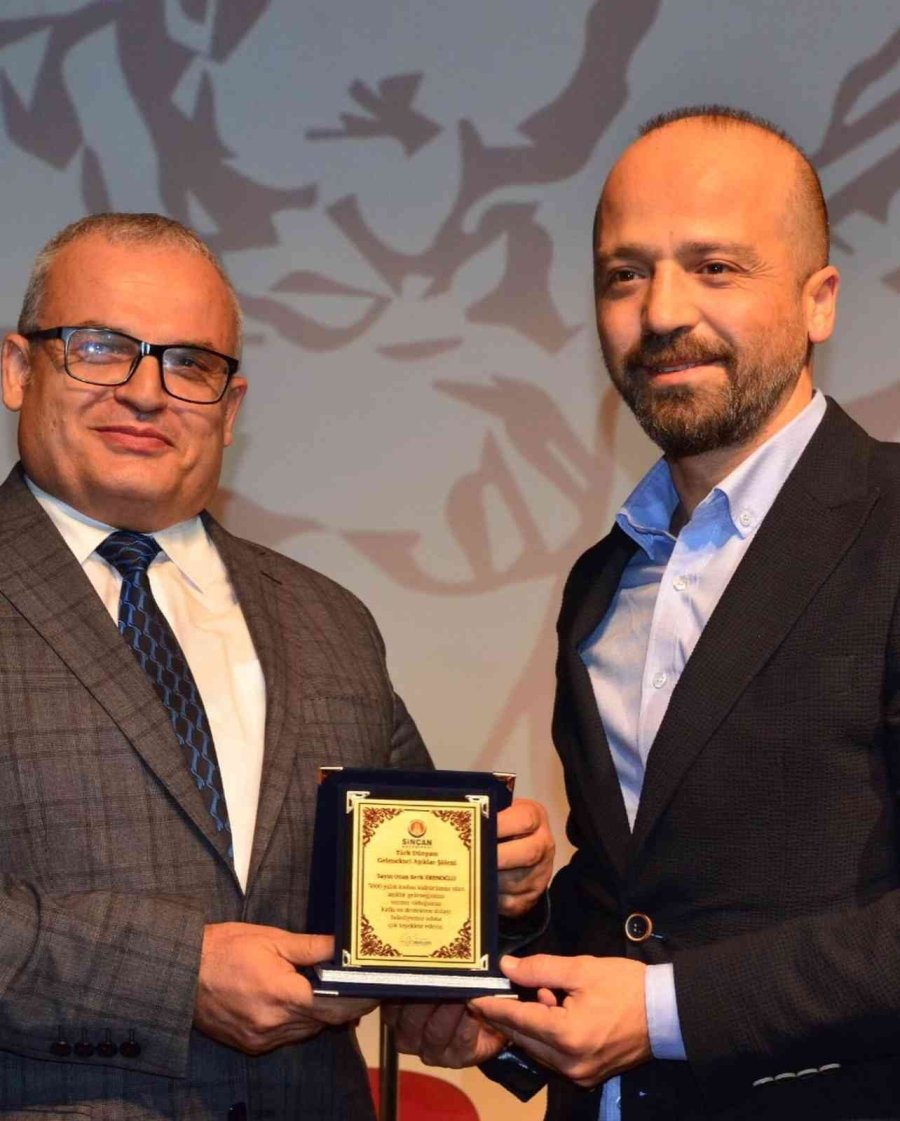 Türk Dünyası Aşık Edebiyatı’na Hizmet Ödülü Prof. Dr. Durbilmez’e