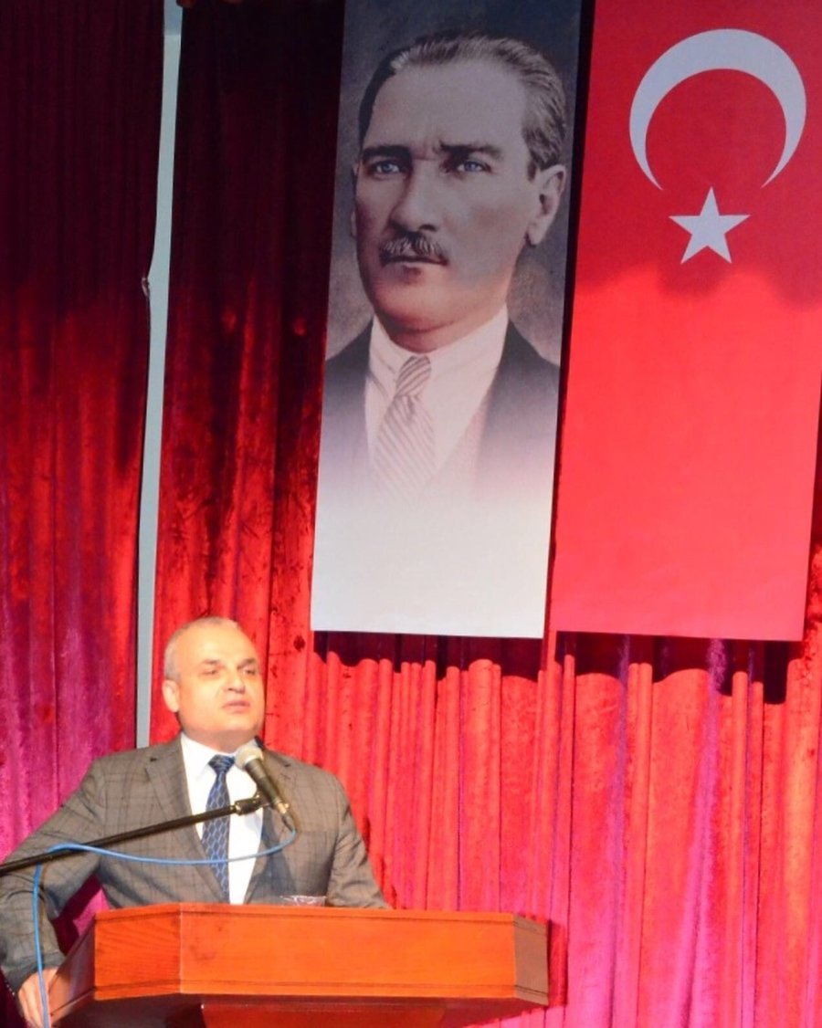 Türk Dünyası Aşık Edebiyatı’na Hizmet Ödülü Prof. Dr. Durbilmez’e