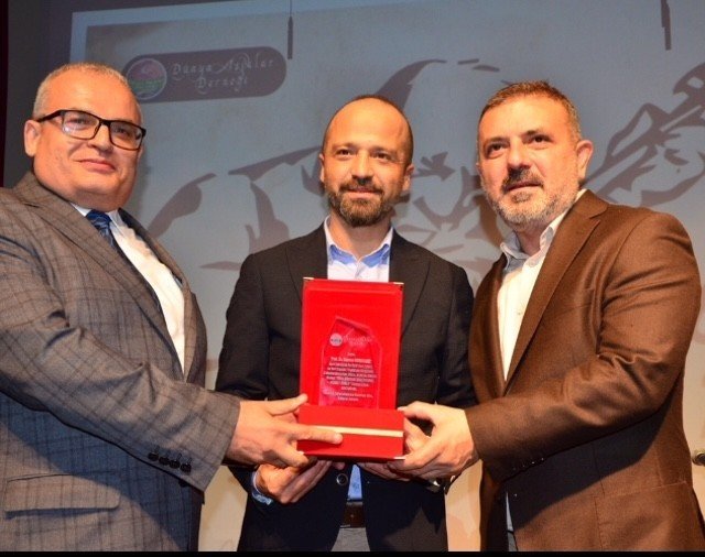 Türk Dünyası Aşık Edebiyatı’na Hizmet Ödülü Prof. Dr. Durbilmez’e