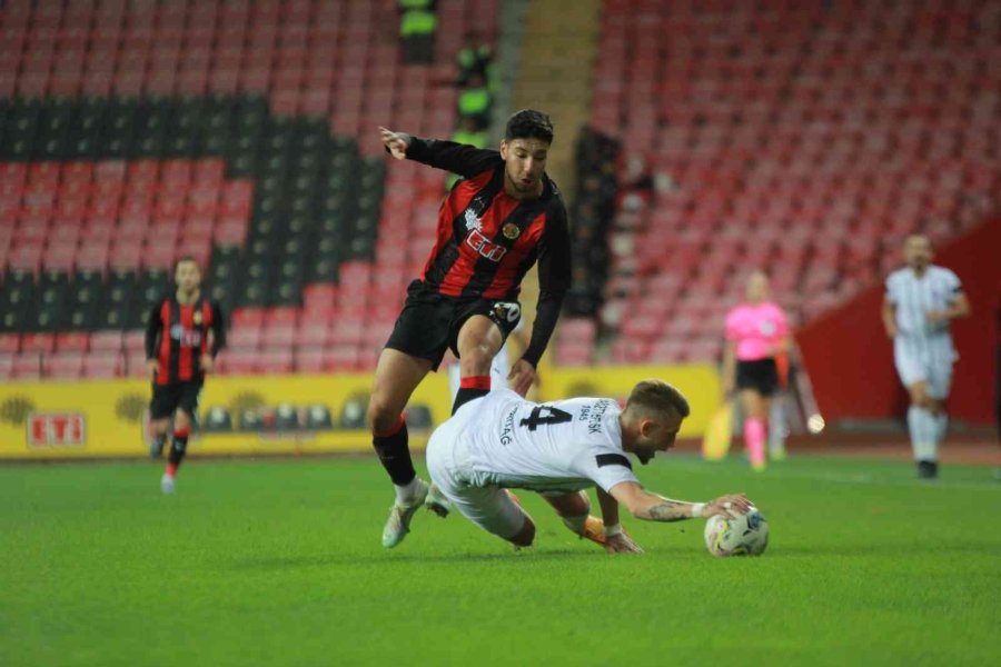 Tff 3. Lig: Eskişehirspor: 3 - Hacettepe 1945: 4