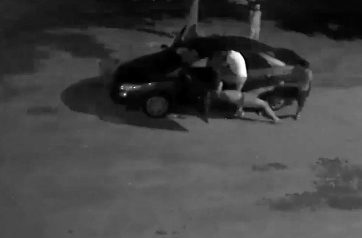 Antalya’da Aracını Park Etmeye Çalışan Adama Komşu Dayağı