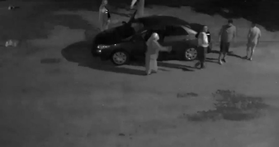 Antalya’da Aracını Park Etmeye Çalışan Adama Komşu Dayağı