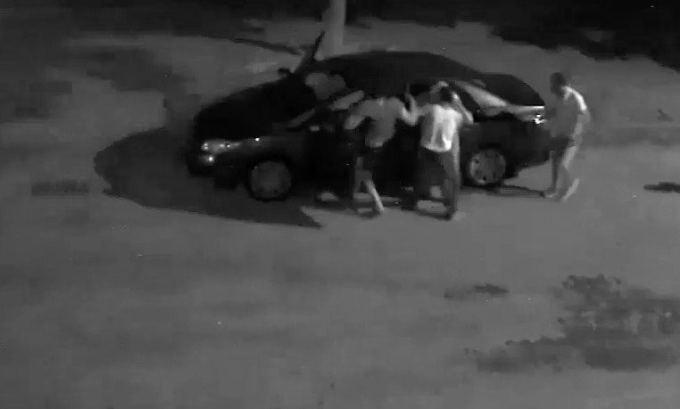 Antalya’da Aracını Park Etmeye Çalışan Adama Komşu Dayağı