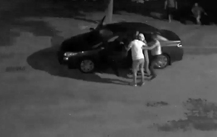 Antalya’da Aracını Park Etmeye Çalışan Adama Komşu Dayağı