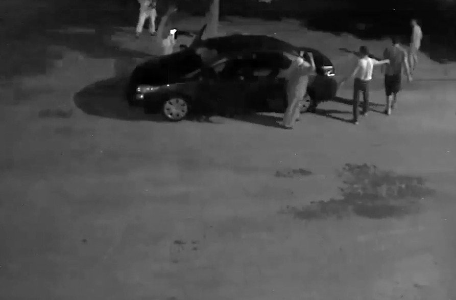 Antalya’da Aracını Park Etmeye Çalışan Adama Komşu Dayağı