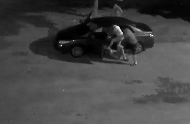 Antalya’da Aracını Park Etmeye Çalışan Adama Komşu Dayağı