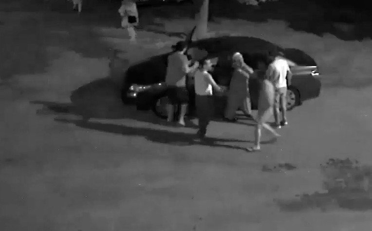 Antalya’da Aracını Park Etmeye Çalışan Adama Komşu Dayağı