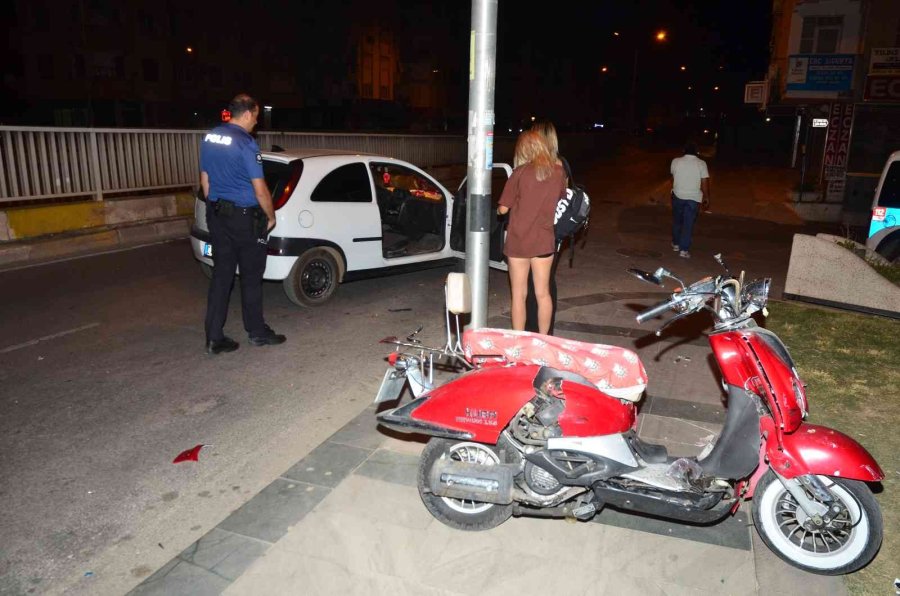 Ters Yöne Giren Motosiklet Otomobille Çarpıştı: 1 Yaralı