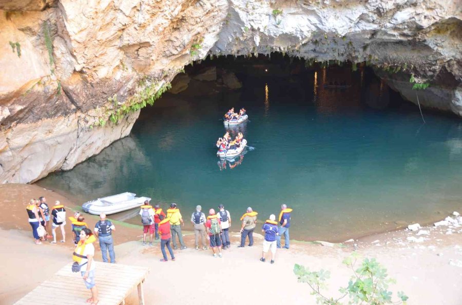 Türkiye’nin En Uzun Yeraltı Gölüne Ziyaretçi Akını