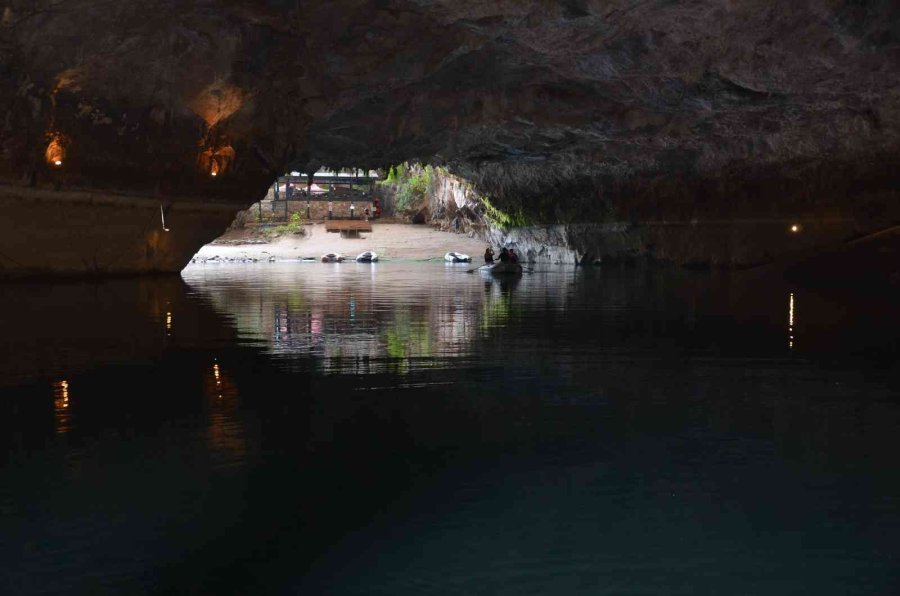 Türkiye’nin En Uzun Yeraltı Gölüne Ziyaretçi Akını