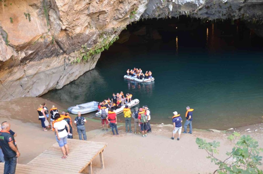 Türkiye’nin En Uzun Yeraltı Gölüne Ziyaretçi Akını