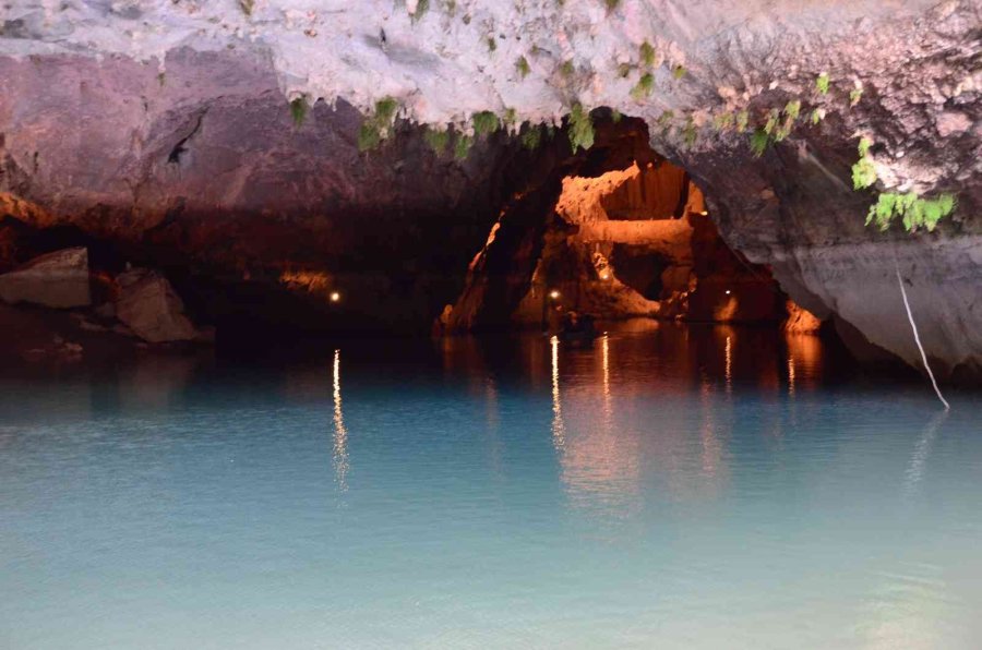 Türkiye’nin En Uzun Yeraltı Gölüne Ziyaretçi Akını