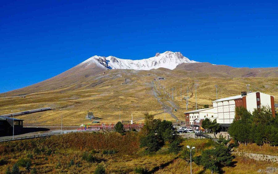 Erciyes Beyaz Örtüsünü Giydi