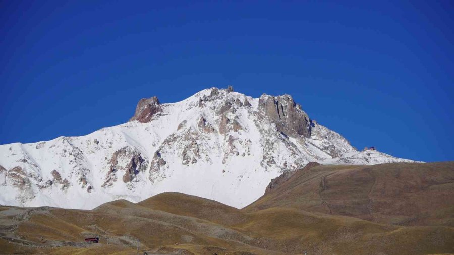 Erciyes Beyaz Örtüsünü Giydi