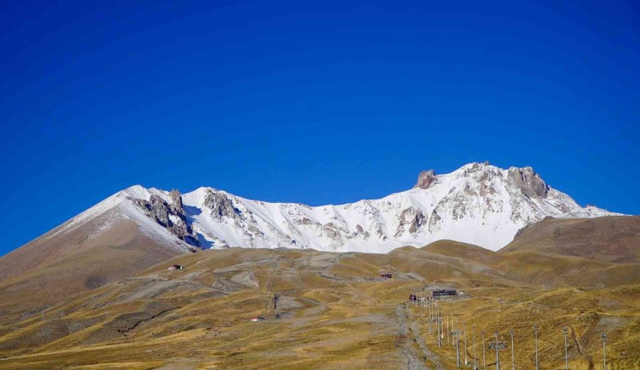 Erciyes Beyaz Örtüsünü Giydi