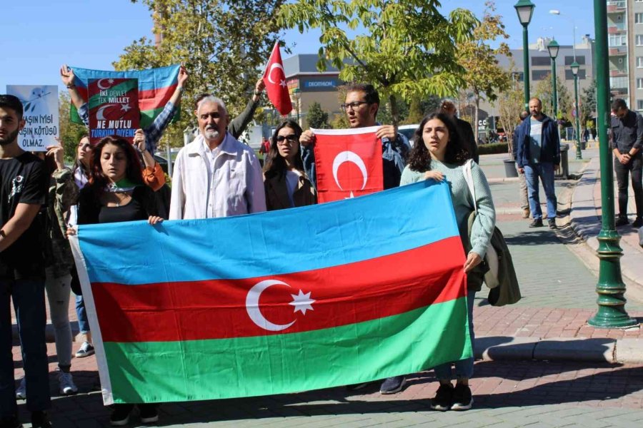 Eskişehir’de Yaşayan Azerbaycanlılardan Ermenistan’a Tepki