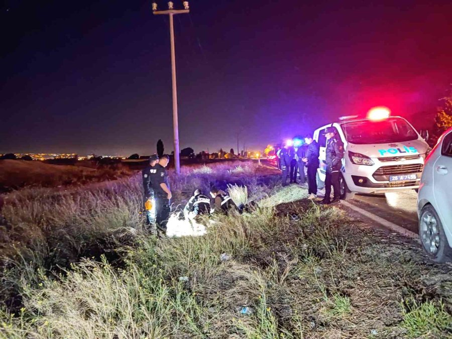 Karanlık Caddede Yolun Karşısına Geçmek İsterken Canından Oldu