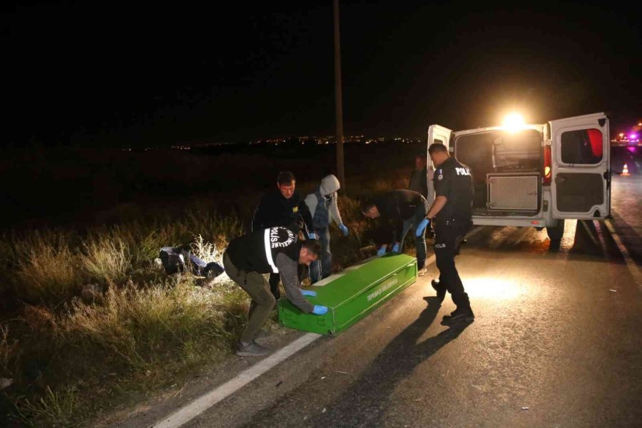 Karanlık Caddede Yolun Karşısına Geçmek İsterken Canından Oldu