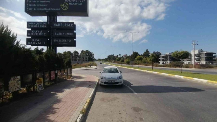 İşyerinin Önünde Meydana Gelen Kazalara İsyan Etti