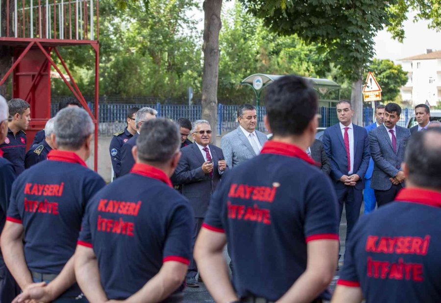 Başkan Büyükkılıç: "itfaiye Ekiplerimiz Gece Gündüz Çalışıyor"