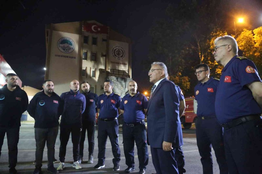 Başkan Büyükkılıç: "itfaiye Ekiplerimiz Gece Gündüz Çalışıyor"