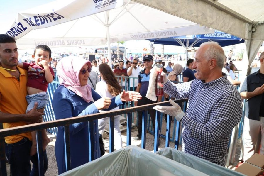 Mersinliler Balığa Doydu, Festivalde Tam 10 Ton Balık Ekmek Dağıtıldı