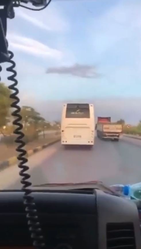 Siren Çalıp Uyarı Yapan Ambulansa Israrla Yol Vermedi