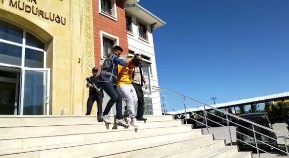 Hatay’dan Konya’ya Geldi, Bindiği Taksi Sürücünü Bıçaklayıp Aracı Gasp Etti