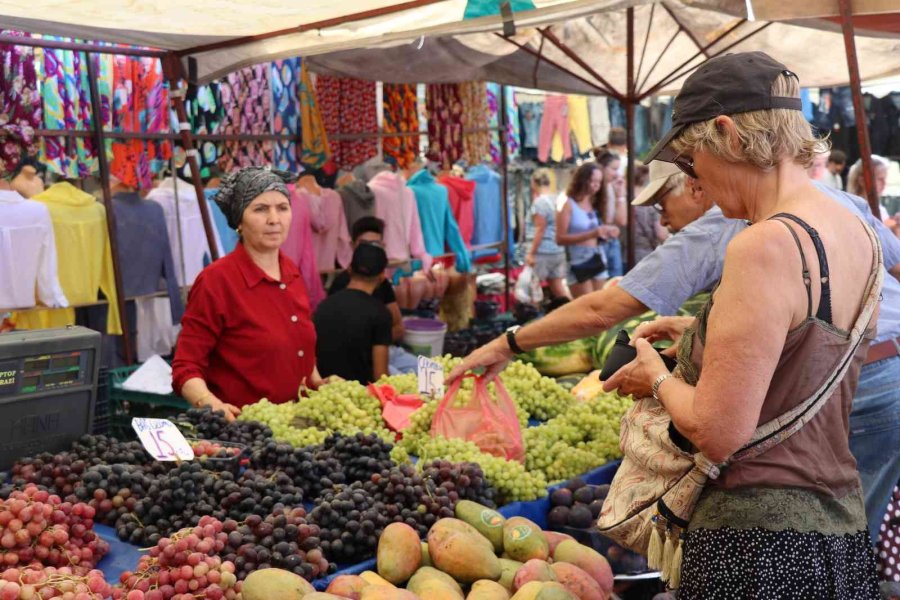 Alanya’da Yaşayan Yerleşik Ve Tatilci Yabancılar Alışverişte Semt Pazarını Tercih Ediyor