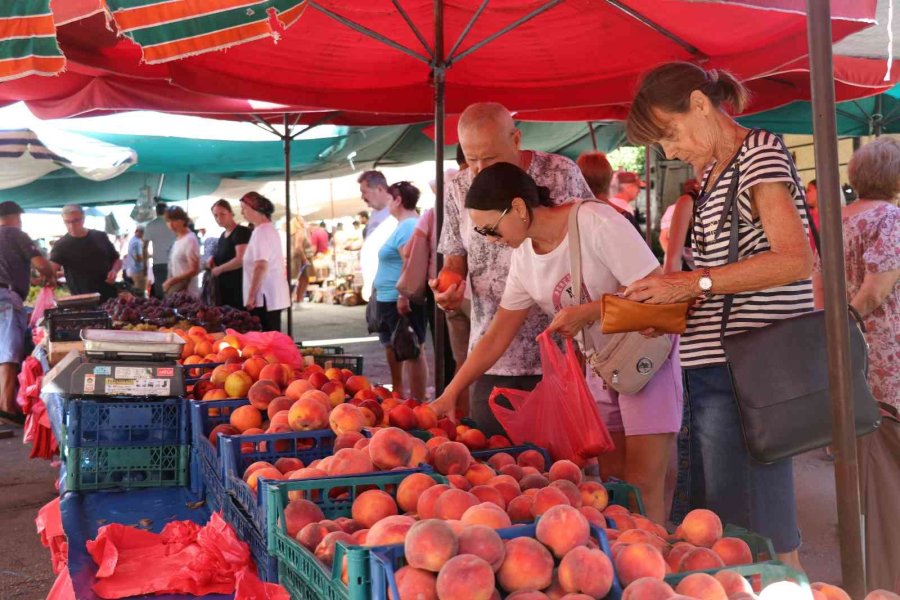 Alanya’da Yaşayan Yerleşik Ve Tatilci Yabancılar Alışverişte Semt Pazarını Tercih Ediyor
