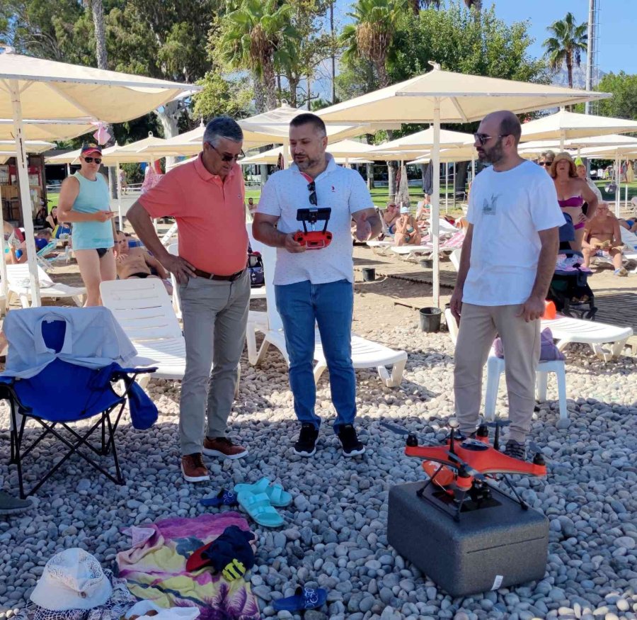 Suya İniş Kalkış Yapabilen Ve Saatte 79,3 Km Hıza Ulaşabilen Drone, Taşıdığı Can Simidini Hızlı Bir Şekilde Vakaya Ulaştırıyor