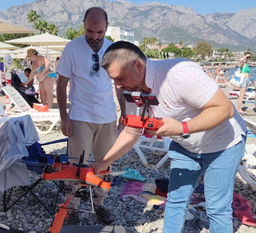 Suya İniş Kalkış Yapabilen Ve Saatte 79,3 Km Hıza Ulaşabilen Drone, Taşıdığı Can Simidini Hızlı Bir Şekilde Vakaya Ulaştırıyor