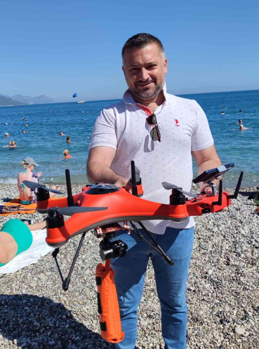 Suya İniş Kalkış Yapabilen Ve Saatte 79,3 Km Hıza Ulaşabilen Drone, Taşıdığı Can Simidini Hızlı Bir Şekilde Vakaya Ulaştırıyor