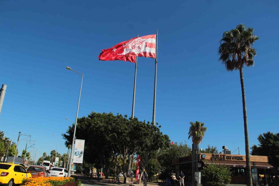 Antalya’da Yenilenen Dev Türk Bayrağı Ve Antalyaspor Bayrağı Göndere Çekildi