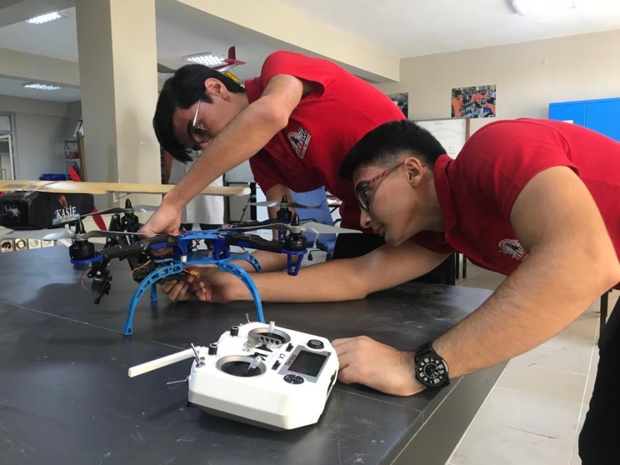 Liseli Öğrenciler İha Yarışmalarında Türkiye Dereceleri Kazandı