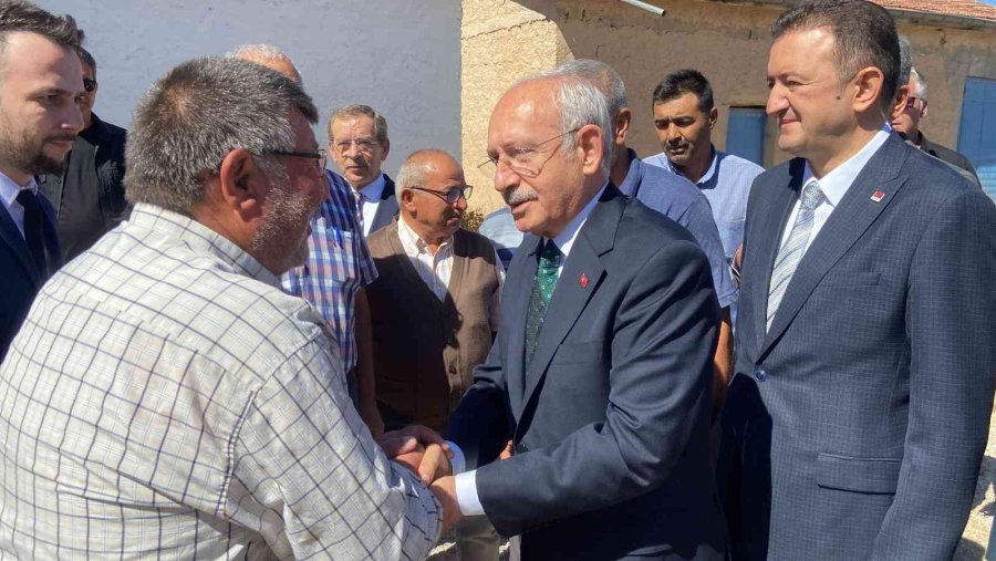 Kılıçdaroğlu Deaş Tarafından Kaçırılıp Şehit Edildiği İleri Sürülen Askerin Ailesini Ziyaret Etti