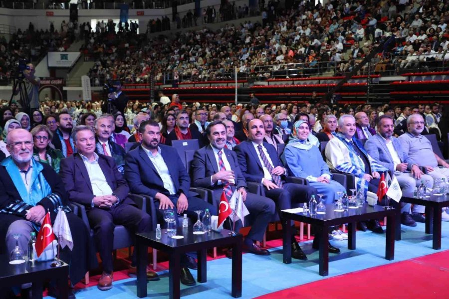 Kto Karatay Üniversitesi 10. Mezunlarını Verdi