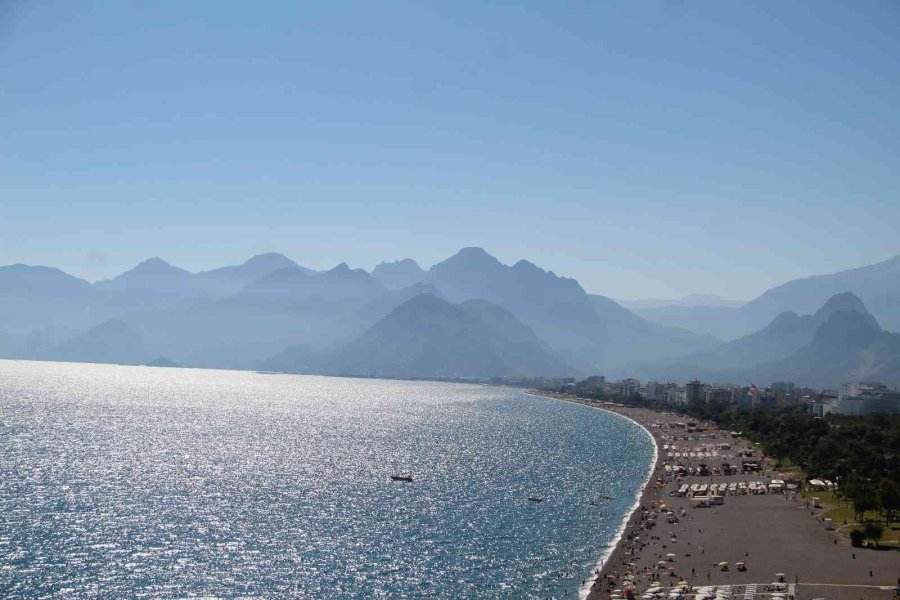 Antalya’da Hava Sıcaklıkları 34 Dereceyi Görecek