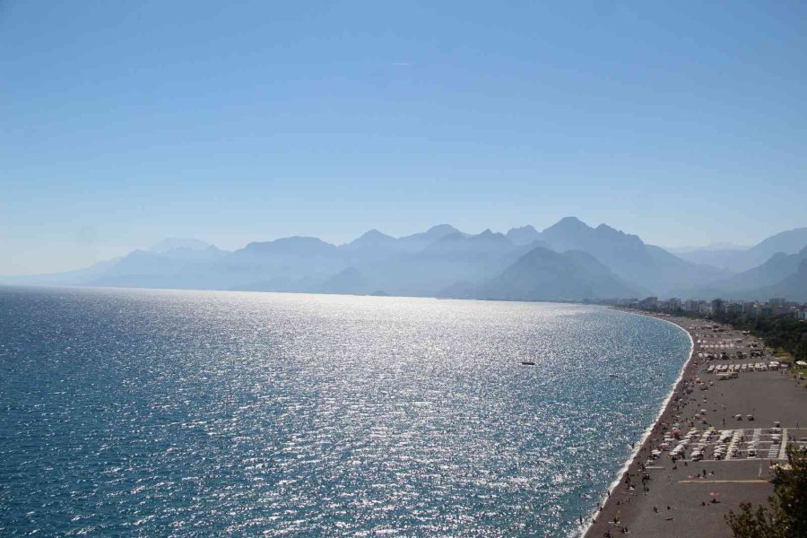 Antalya’da Hava Sıcaklıkları 34 Dereceyi Görecek